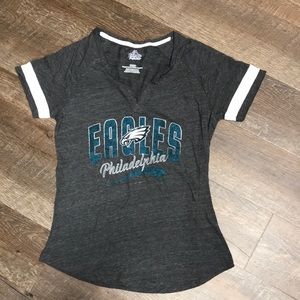 Philadelphia Eagles women’s v-neck tee size small